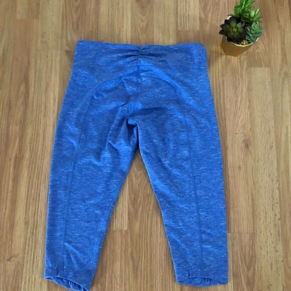 MOUNTAIN HARDWEAR Heather Blue Capri Leggings - Picture 5 of 7